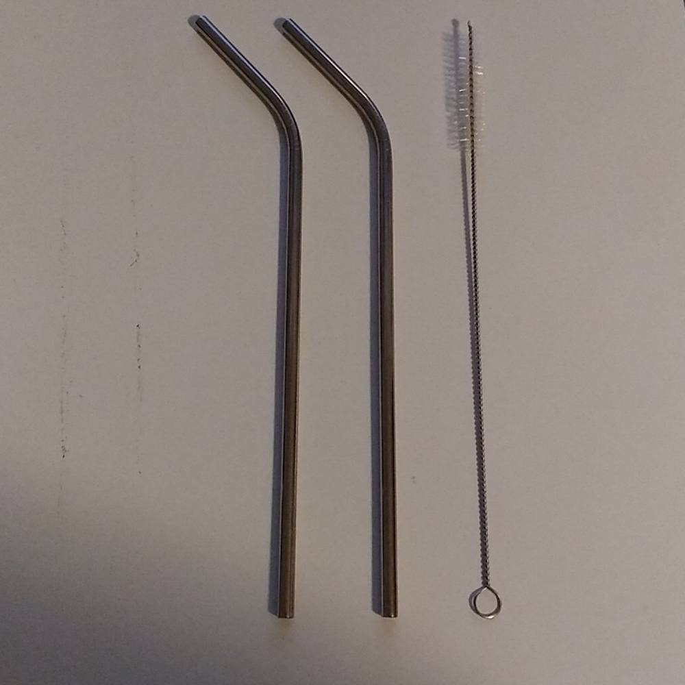 2 metal straws with cleaning tool